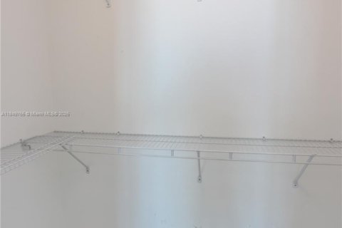 Condo in Miami, Florida, 1 bedroom  № 1888921 - photo 12