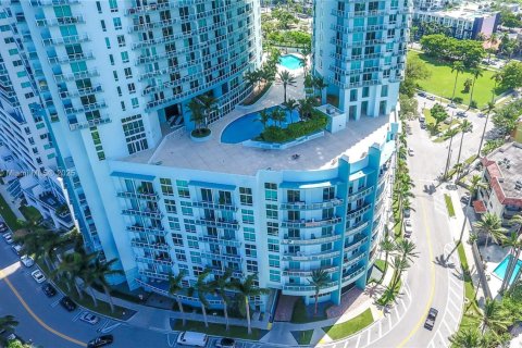 Condo in Miami, Florida, 1 bedroom  № 1888921 - photo 6