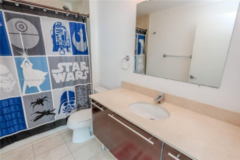 Condo in Miami, Florida, 1 bedroom  № 1888921 - photo 13
