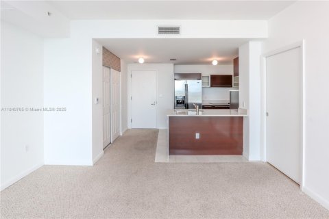 Condo in Miami, Florida, 1 bedroom  № 1888921 - photo 17