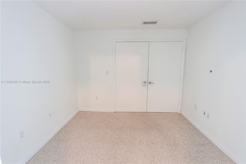 Condo in Miami, Florida, 1 bedroom  № 1888921 - photo 23