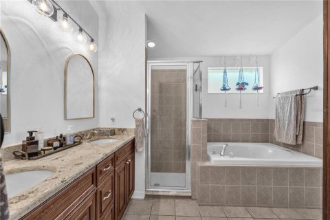 House in Fish Hawk, Florida 4 bedrooms, 188.96 sq.m. № 2117627 - photo 11