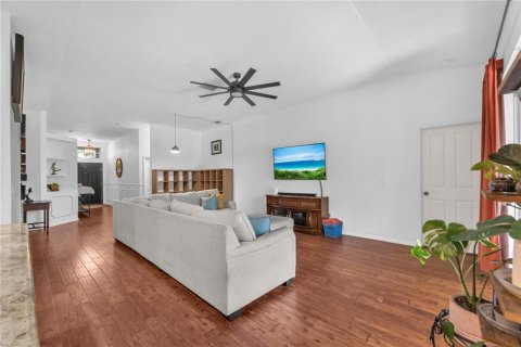 House in Fish Hawk, Florida 4 bedrooms, 188.96 sq.m. № 2117627 - photo 8