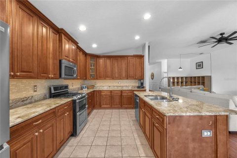 House in Fish Hawk, Florida 4 bedrooms, 188.96 sq.m. № 2117627 - photo 6