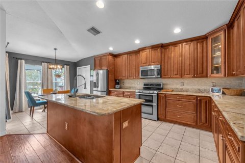 House in Fish Hawk, Florida 4 bedrooms, 188.96 sq.m. № 2117627 - photo 3