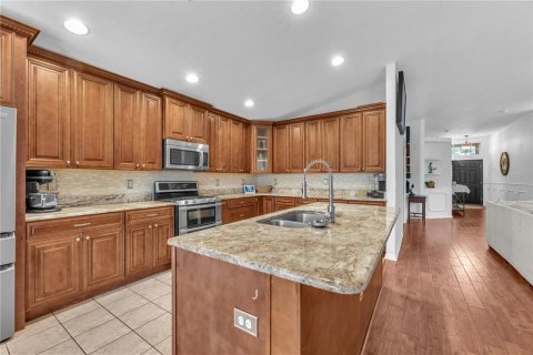 House in Fish Hawk, Florida 4 bedrooms, 188.96 sq.m. № 2117627 - photo 2