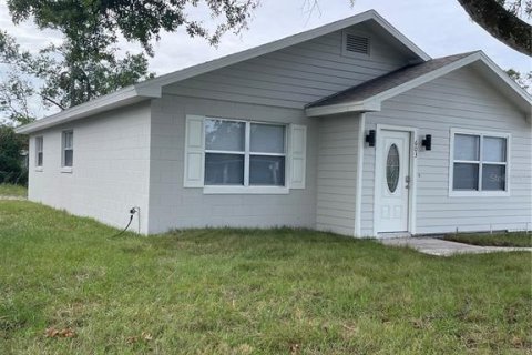 House in Winter Haven, Florida 3 bedrooms, 137.68 sq.m. № 1442951 - photo 2