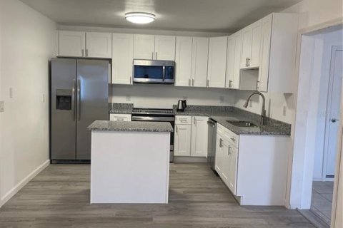 House in Winter Haven, Florida 3 bedrooms, 137.68 sq.m. № 1442951 - photo 5