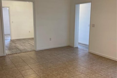 House in Winter Haven, Florida 3 bedrooms, 137.68 sq.m. № 1442951 - photo 9