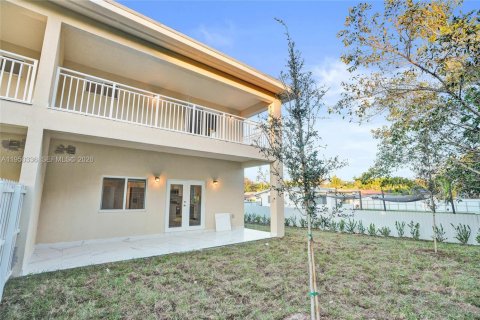 Immobilier commercial à vendre à Miami, Floride: 520.25 m2 № 2091256 - photo 4