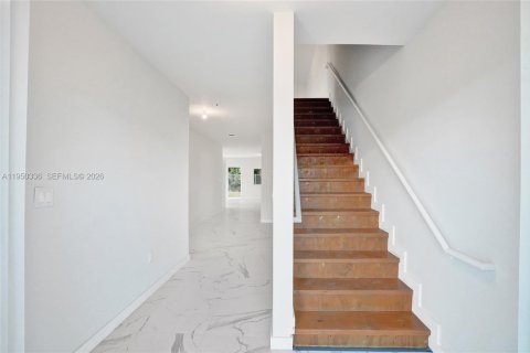 Immobilier commercial à vendre à Miami, Floride: 520.25 m2 № 2091256 - photo 11