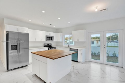 Immobilier commercial à vendre à Miami, Floride: 520.25 m2 № 2091256 - photo 6
