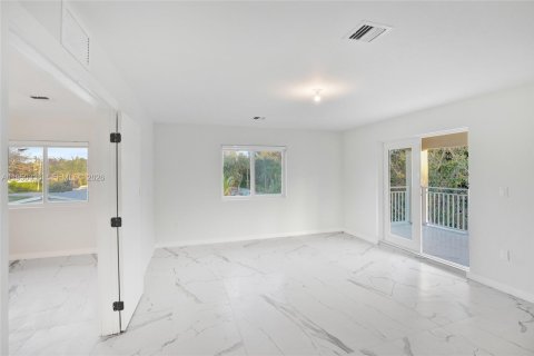 Immobilier commercial à vendre à Miami, Floride: 520.25 m2 № 2091256 - photo 12