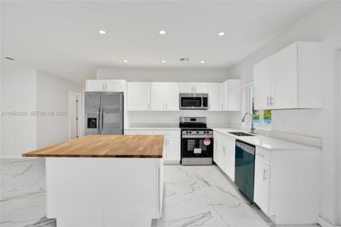 Immobilier commercial à vendre à Miami, Floride: 520.25 m2 № 2091256 - photo 8