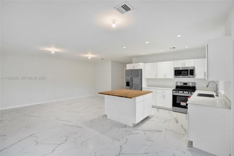 Immobilier commercial à vendre à Miami, Floride: 520.25 m2 № 2091256 - photo 9