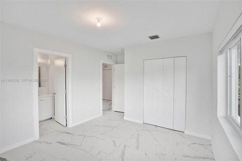 Immobilier commercial à vendre à Miami, Floride: 520.25 m2 № 2091256 - photo 15