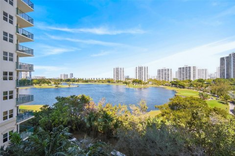 Condominio en venta en Aventura, Florida, 2 dormitorios, 116.78 m2 № 2033967 - foto 25