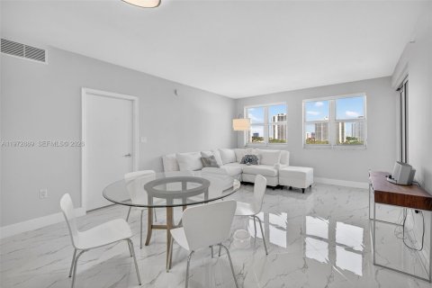 Condominio en venta en Aventura, Florida, 2 dormitorios, 116.78 m2 № 2033967 - foto 8