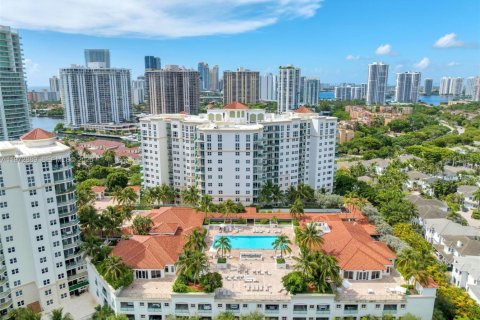 Condominio en venta en Aventura, Florida, 2 dormitorios, 116.78 m2 № 2033967 - foto 2