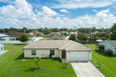 House in Port St. Lucie, Florida 3 bedrooms, 112.97 sq.m. № 2350989