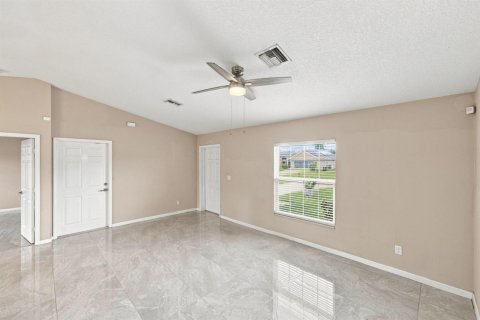 Casa en venta en Port St. Lucie, Florida, 3 dormitorios, 112.97 m2 № 2350989 - foto 5