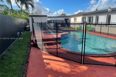 Villa ou maison à vendre à Miami, Floride: 4 chambres, 180.51 m2 № 2010849 - photo 25