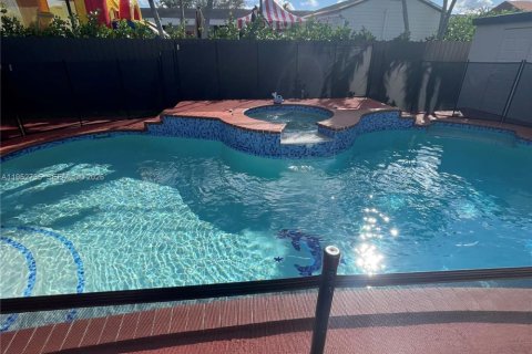 Villa ou maison à vendre à Miami, Floride: 4 chambres, 180.51 m2 № 2010849 - photo 21