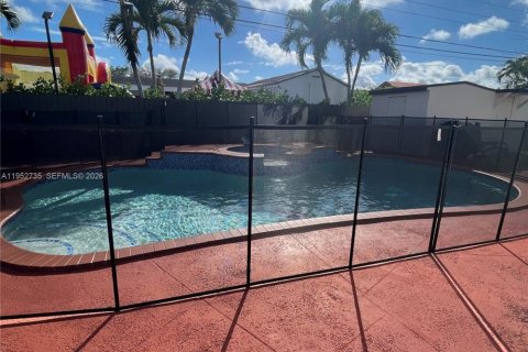 Villa ou maison à vendre à Miami, Floride: 4 chambres, 180.51 m2 № 2010849 - photo 22
