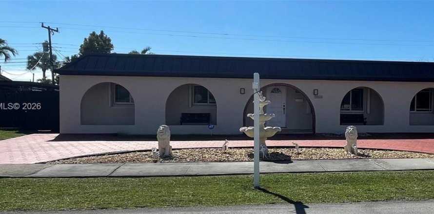 Villa ou maison à Miami, Floride 4 chambres, 180.51 m2 № 2010849