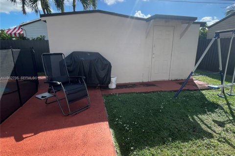 Villa ou maison à vendre à Miami, Floride: 4 chambres, 180.51 m2 № 2010849 - photo 15