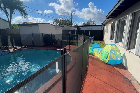 Villa ou maison à vendre à Miami, Floride: 4 chambres, 180.51 m2 № 2010849 - photo 19