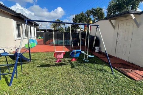 Villa ou maison à vendre à Miami, Floride: 4 chambres, 180.51 m2 № 2010849 - photo 18