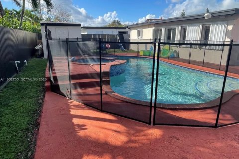 Villa ou maison à vendre à Miami, Floride: 4 chambres, 180.51 m2 № 2010849 - photo 24