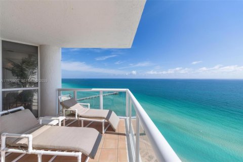 Condominio en venta en Sunny Isles Beach, Florida, 3 dormitorios, 187.66 m2 № 2032651 - foto 15