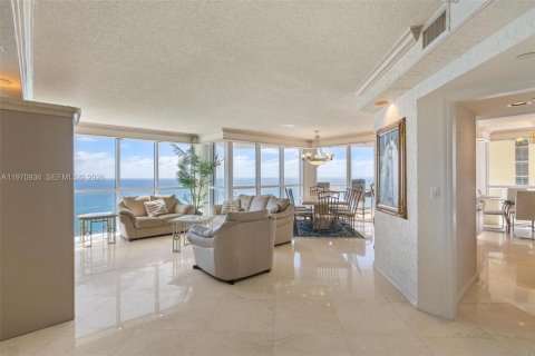 Condominio en venta en Sunny Isles Beach, Florida, 3 dormitorios, 187.66 m2 № 2032651 - foto 7