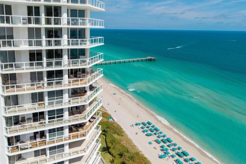 Condominio en Sunny Isles Beach, Florida, 3 dormitorios  № 2032651