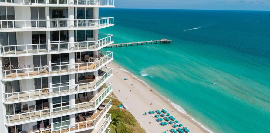 Condominio en Sunny Isles Beach, Florida, 3 dormitorios  № 2032651