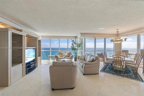 Condominio en venta en Sunny Isles Beach, Florida, 3 dormitorios, 187.66 m2 № 2032651 - foto 4