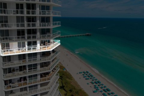 Condominio en venta en Sunny Isles Beach, Florida, 3 dormitorios, 187.66 m2 № 2032651 - foto 3