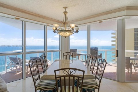 Condominio en venta en Sunny Isles Beach, Florida, 3 dormitorios, 187.66 m2 № 2032651 - foto 9