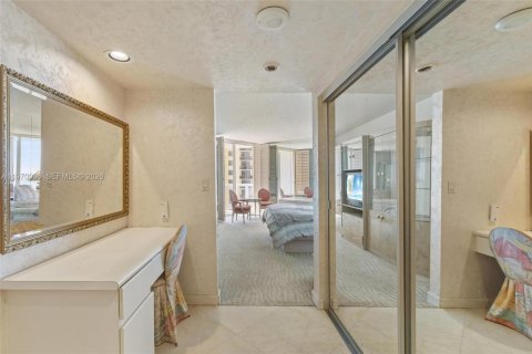 Condominio en venta en Sunny Isles Beach, Florida, 3 dormitorios, 187.66 m2 № 2032651 - foto 26