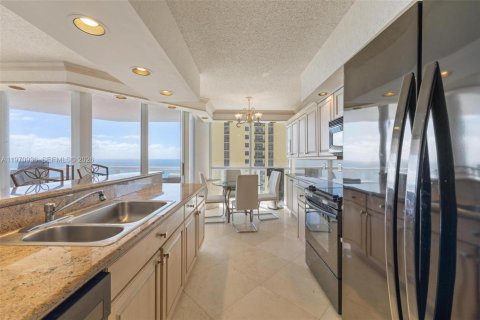Condominio en venta en Sunny Isles Beach, Florida, 3 dormitorios, 187.66 m2 № 2032651 - foto 13