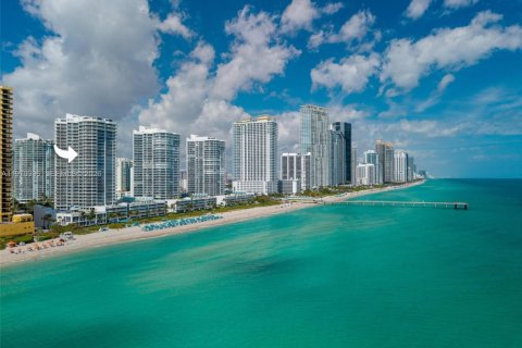 Condominio en venta en Sunny Isles Beach, Florida, 3 dormitorios, 187.66 m2 № 2032651 - foto 2