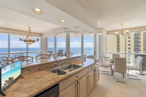 Condominio en venta en Sunny Isles Beach, Florida, 3 dormitorios, 187.66 m2 № 2032651 - foto 10
