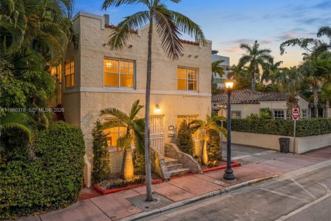 Commercial property in Miami Beach, Florida № 2046485