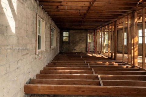 Commercial property in Miami Beach, Florida № 2046485 - photo 13