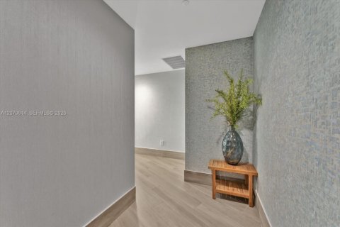 Condo in Miami, Florida, 3 bedrooms  № 2331927 - photo 21
