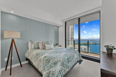 Condo in Miami, Florida, 3 bedrooms  № 2331927 - photo 16