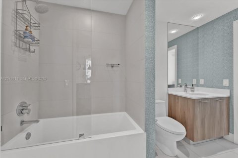 Condo in Miami, Florida, 3 bedrooms  № 2331927 - photo 15