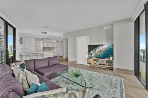 Condo in Miami, Florida, 3 bedrooms  № 2331927 - photo 5